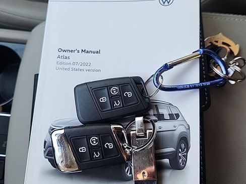 Used 2023 Volkswagen Atlas SE image 11