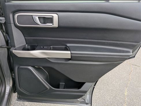 Used 2022 Ford Explorer XLT w/ Equipment Group 202A image 33