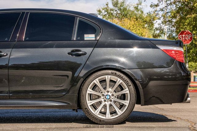 Used 2010 BMW M5 RWD image 3