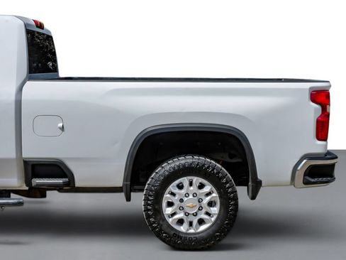 Used 2022 Chevrolet Silverado 2500 LT w/ Convenience Package AWD/4WD image 11
