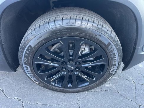 Certified 2023 GMC Acadia SLE w/ Driver Convenience Package image 7