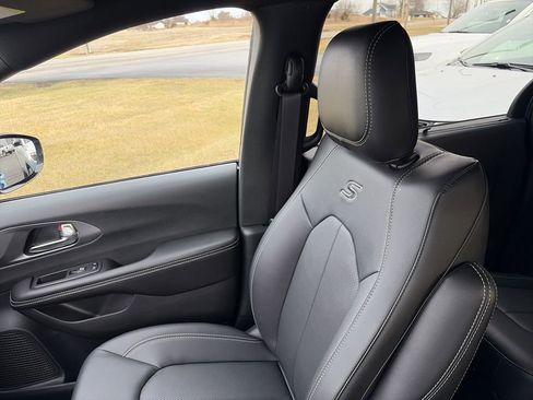 New 2026 Chrysler Pacifica Select w/ S Appearance Package FWD image 23