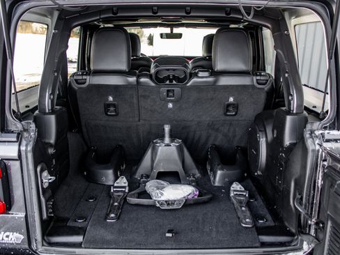 Used 2018 Jeep Wrangler Unlimited Rubicon image 29