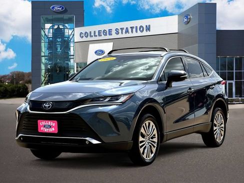 Used 2024 Toyota Venza XLE AWD/4WD image 2