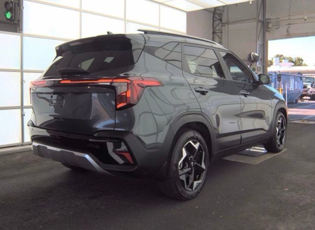 Certified 2025 Kia Seltos S FWD image 2