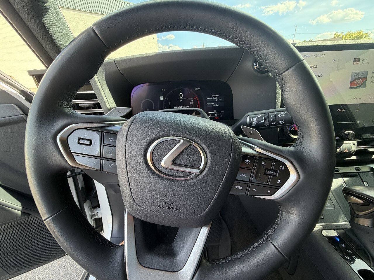 Used 2025 Lexus GX 550 w/ Accessory Package (2T) AWD/4WD image 23