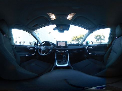 Used 2025 Toyota RAV4 XLE image 42