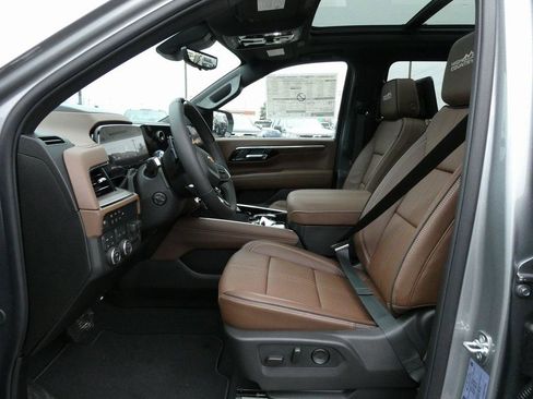 New 2026 Chevrolet Suburban High Country image 23