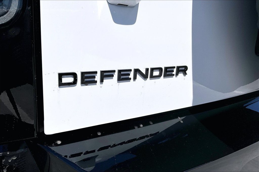 New 2026 Land Rover Defender 130 X-Dynamic SE AWD/4WD image 9