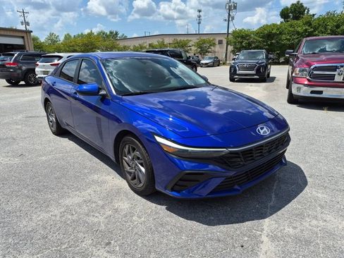Used 2024 Hyundai Elantra SEL FWD image 3