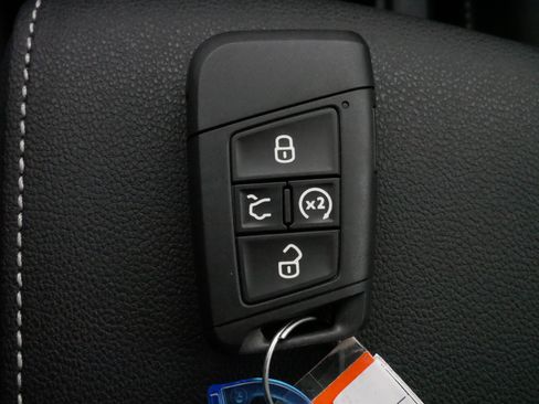 Used 2024 Volkswagen Taos SEL image 31