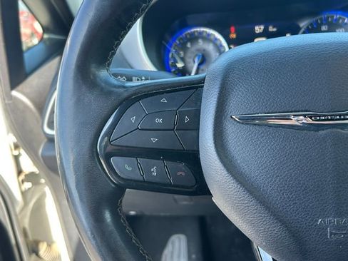 Used 2020 Chrysler Pacifica Touring-L Plus FWD image 19