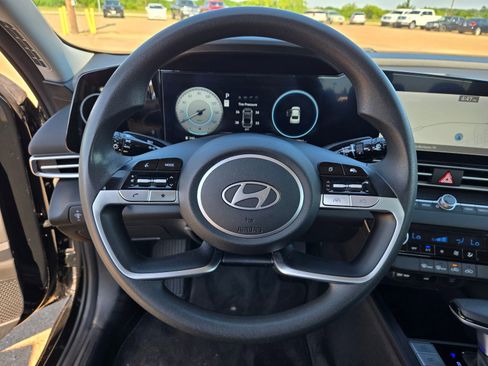 Used 2024 Hyundai Elantra SEL FWD image 10