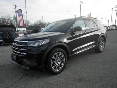 Certified 2025 Ford Explorer Active w/ Active Comfort Package image 3