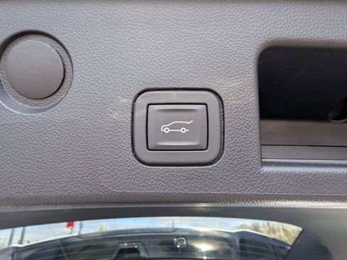 Used 2025 Chevrolet Equinox ACTIV w/ Safety and Technology Package image 20