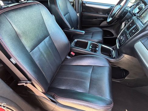 Used 2019 Dodge Grand Caravan GT image 31