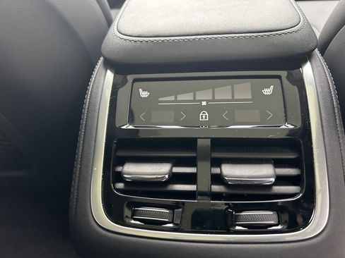 Certified 2025 Volvo XC90 B5 Plus image 18