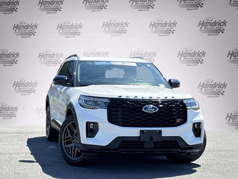 Used 2025 Ford Explorer ST AWD/4WD image 2