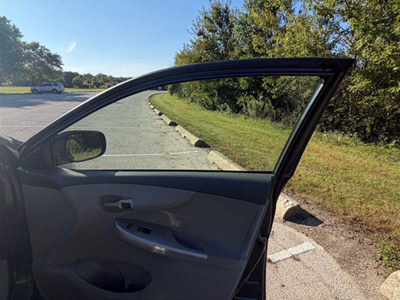 Used 2010 Toyota Corolla LE w/ All Weather Guard Pkg FWD image 22