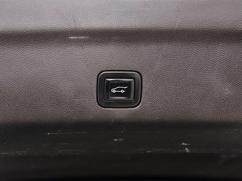 Used 2022 GMC Yukon XL SLT w/ SLT Luxury Package image 40