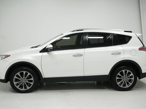 Used 2018 Toyota RAV4 Limited FWD image 6