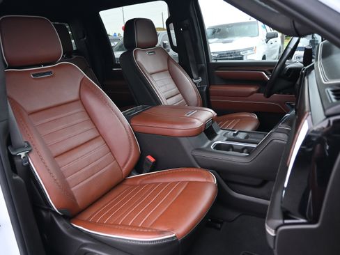 Used 2024 GMC Sierra 2500 Denali Ultimate AWD/4WD image 30