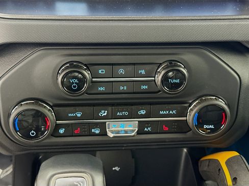 Used 2024 Ford Bronco Badlands image 16