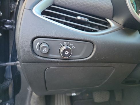 Used 2022 Chevrolet Malibu LT image 32