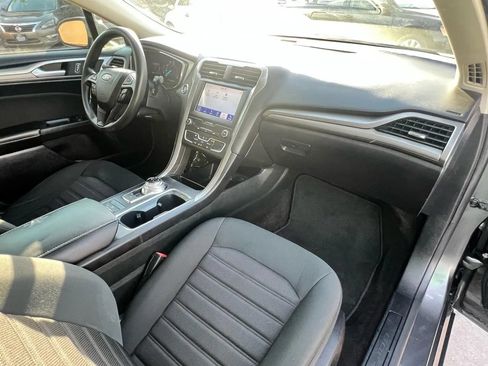 Used 2020 Ford Fusion SE FWD image 27
