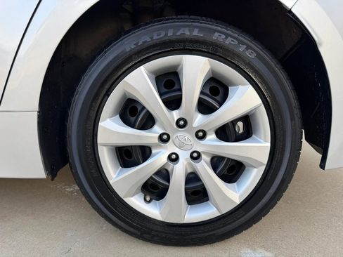 Used 2020 Toyota Corolla LE image 28