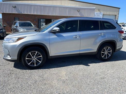 Used 2019 Toyota Highlander XLE image 1