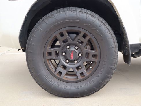 Used 2019 Toyota 4Runner TRD Off-Road Premium AWD/4WD image 9