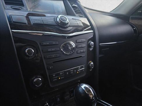 Used 2014 INFINITI QX80 4WD w/ Deluxe Touring Package image 17