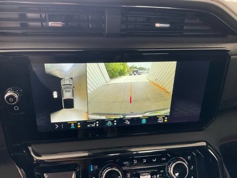 Used 2023 GMC Sierra 1500 AT4 w/ Technology Package AWD/4WD image 17