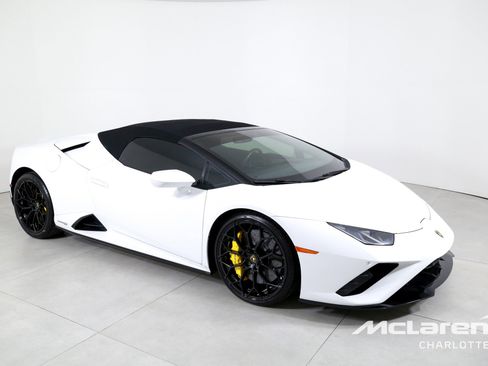 Used 2022 Lamborghini Huracan EVO image 3