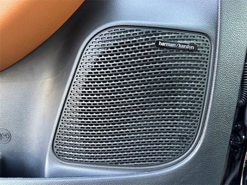 New 2026 Chrysler Pacifica Pinnacle image 13