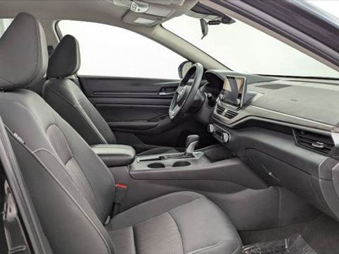 Used 2025 Nissan Altima 2.5 SV FWD image 21