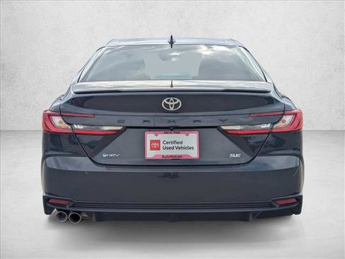 Used 2025 Toyota Camry SE image 6