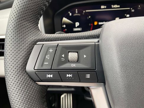 New 2025 Mitsubishi Outlander AWD image 17