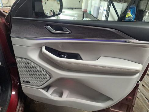 Used 2023 Jeep Grand Cherokee Overland w/ Rear Seat Video Group I AWD/4WD image 18