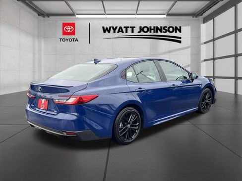 Used 2025 Toyota Camry SE FWD image 5