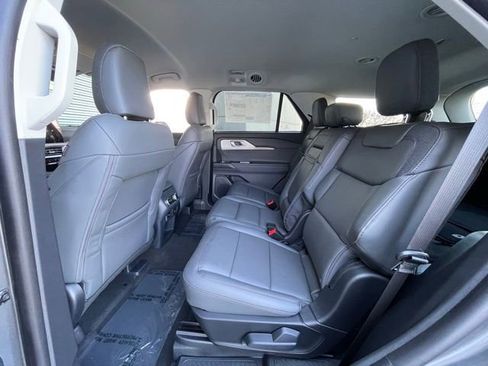 New 2026 Ford Explorer Active w/ Active Comfort Package AWD/4WD image 8