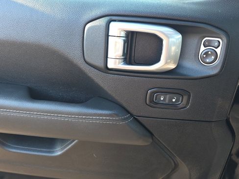 Used 2023 Jeep Wrangler Sahara image 11