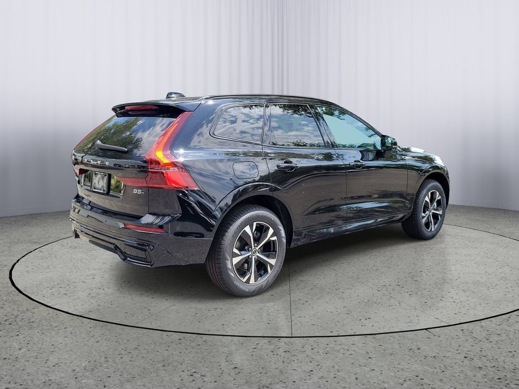 New 2026 Volvo XC60 B5 Core AWD/4WD image 2