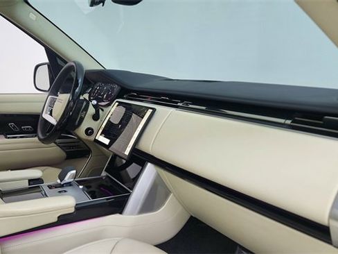 Used 2024 Land Rover Range Rover Long Wheelbase SE image 19