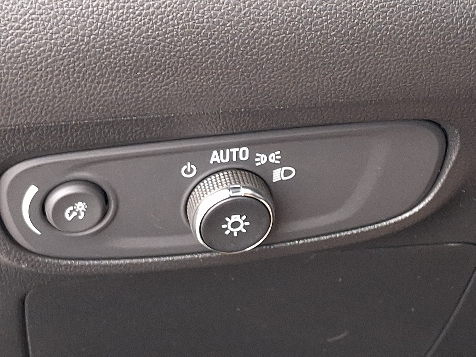 Certified 2024 Buick Encore GX Preferred AWD/4WD image 26