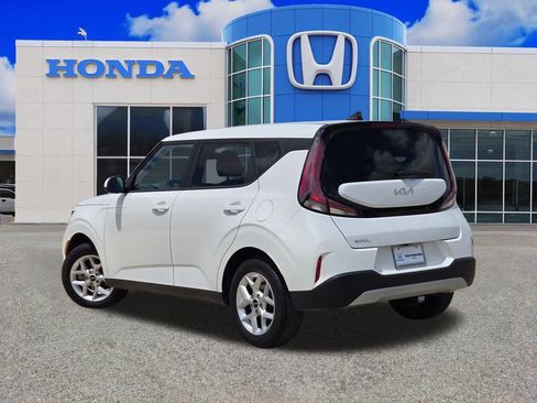 Used 2024 Kia Soul LX w/ Option Group 015 FWD image 5