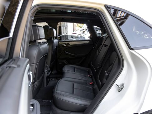 Certified 2026 Porsche Macan AWD/4WD image 46