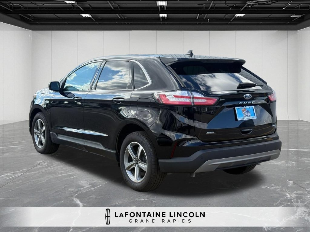 Used 2024 Ford Edge SEL w/ Convenience Package AWD/4WD image 3