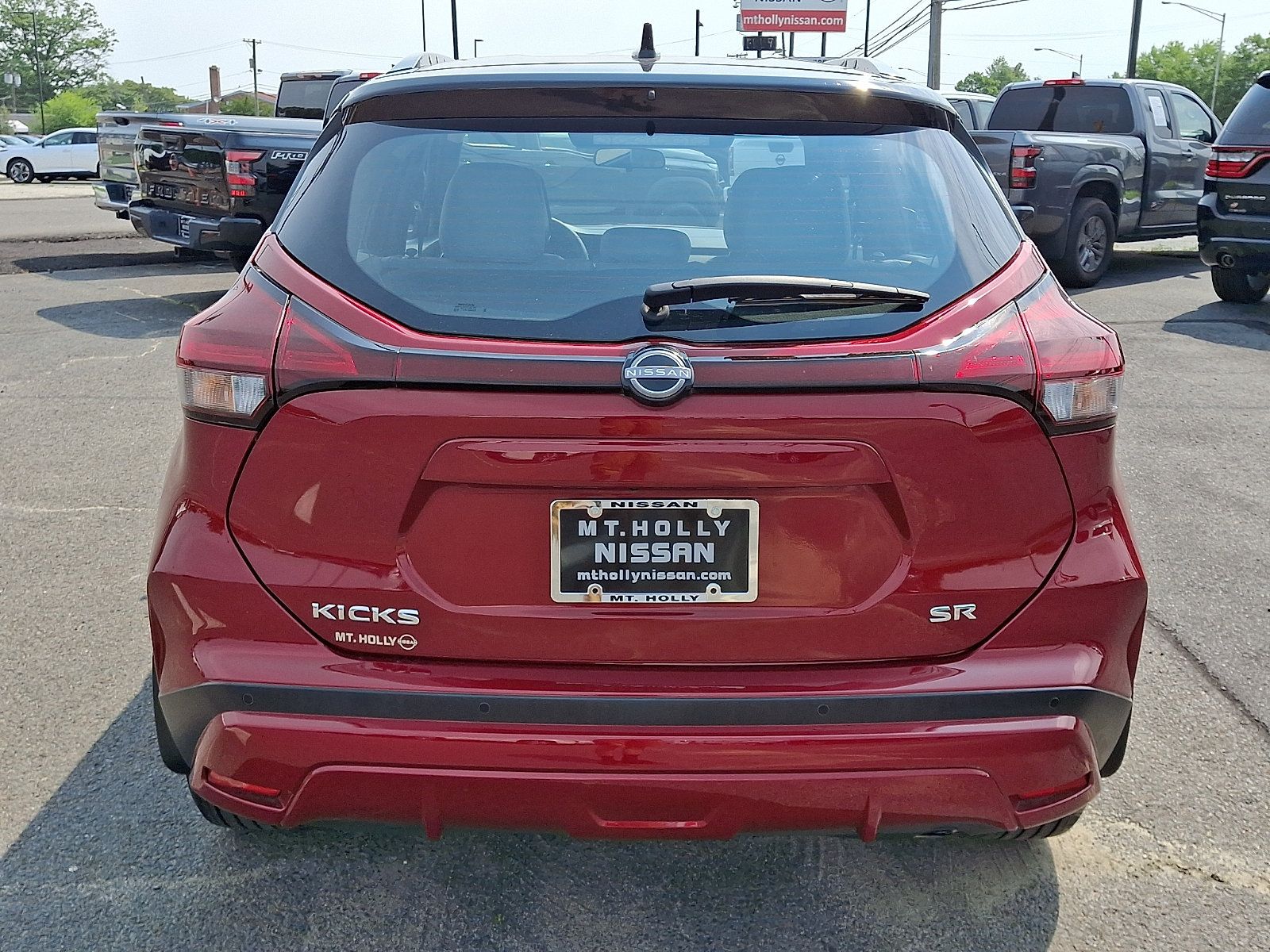 Certified 2023 Nissan Kicks SR w/ SR Premium Package FWD image 6